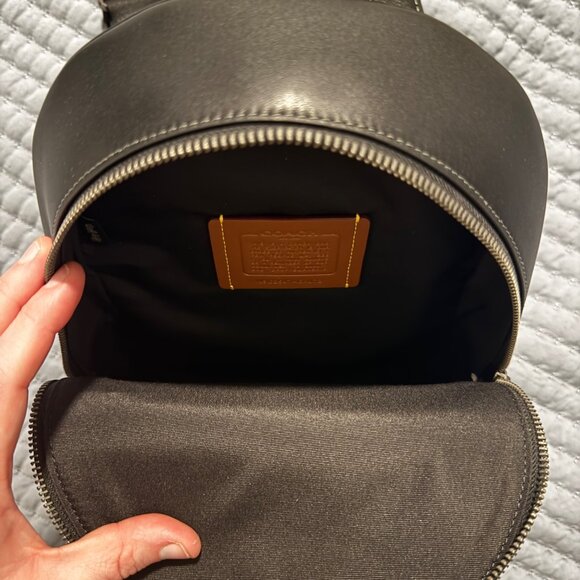 Coach Turnlock Sling Pack GUNMETAL/BLACK - Picture 6 of 7